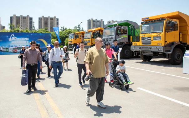 匠心承載 智見未來！400名國際客戶相聚徐工汽車2.png
