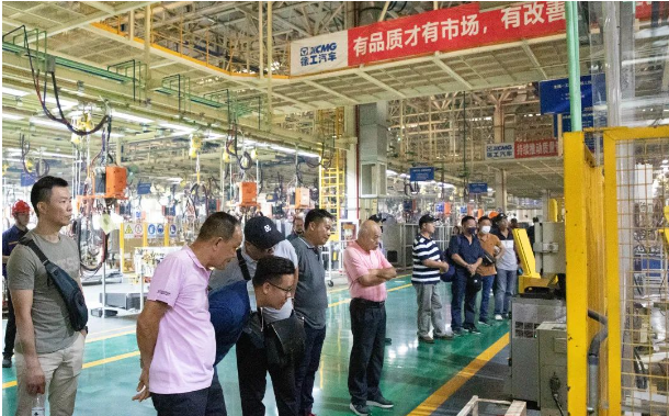 匠心承載 智見未來！400名國際客戶相聚徐工汽車5.png