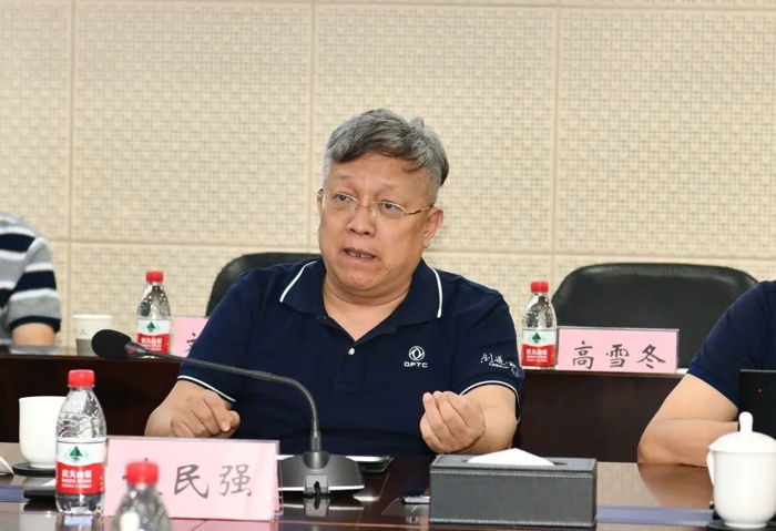 攜手共贏！東風(fēng)商用車與東風(fēng)技術(shù)中心開展協(xié)同項(xiàng)目交流3.jpg
