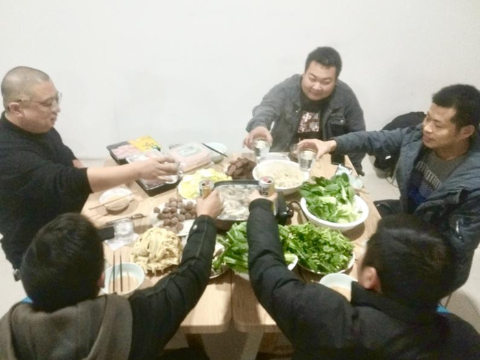 “聚餐狂魔”當(dāng)站長 紅巖驛站讓在途卡友一路有家4.png
