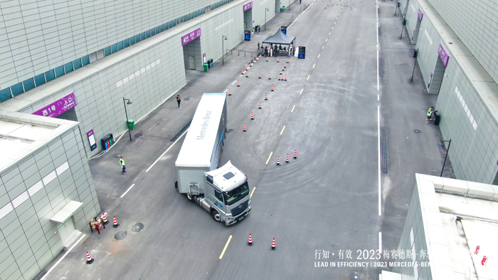 梅賽德斯-奔馳卡車3.png
