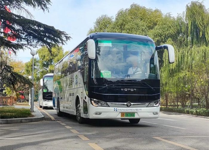 福田歐輝氫燃料客車(chē)綠色護(hù)航第三屆“一帶一路”國(guó)際合作高峰論壇.jpg