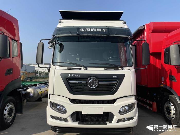 東風(fēng)天錦KR載貨車，搭載東風(fēng)康明斯4.5升發(fā)動(dòng)機(jī).jpg