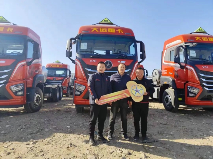 再訂11臺新品車！客戶表示對大運重卡高度信賴！2.jpg