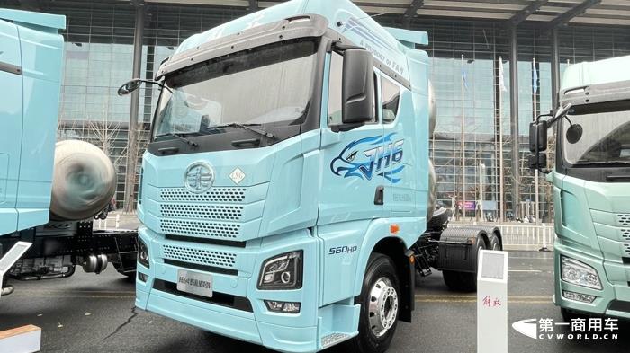解放JH6雙氣瓶LNG牽引車(chē)560馬力.jpg