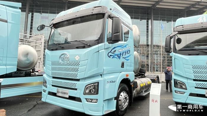 解放JH6 4×2NG長(zhǎng)續(xù)航牽引車(chē)530馬力.jpg