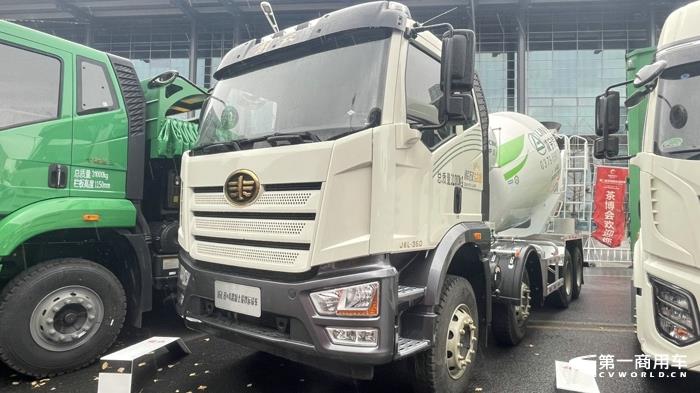 解放J6L 混凝土攪拌運(yùn)輸車(chē).jpg