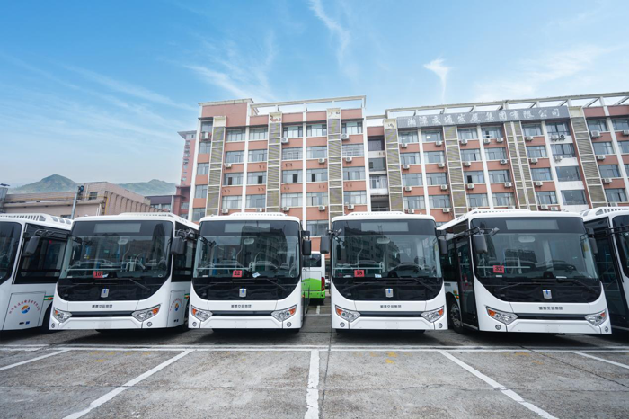 100臺吉利星際客車C8E交付湘潭城發(fā)集團3.png