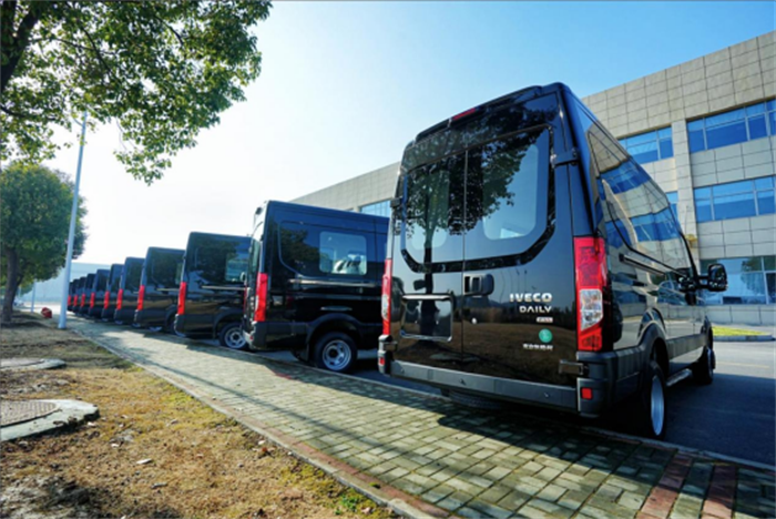 依維柯新疆交車995.png