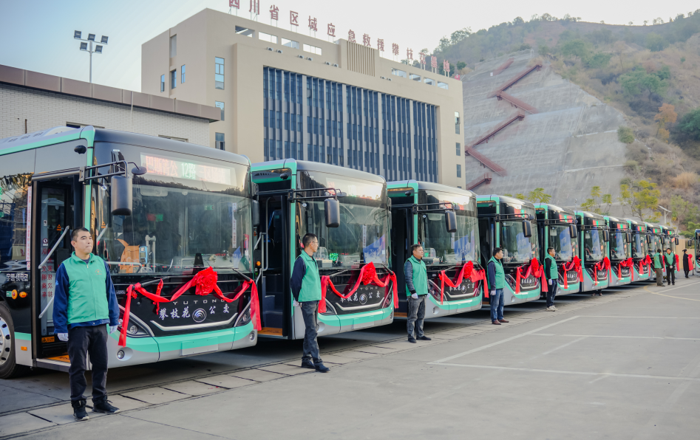 新年“開門紅”，100輛宇通客車交付攀枝花5.png