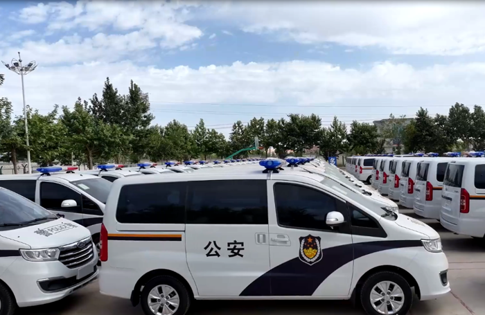 84臺江淮瑞風(fēng)警車“入列” 交付皮山縣公安局2.png