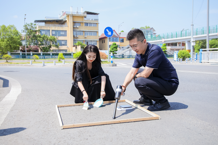 新能源環(huán)衛(wèi)車何以“跨越山城”4.png