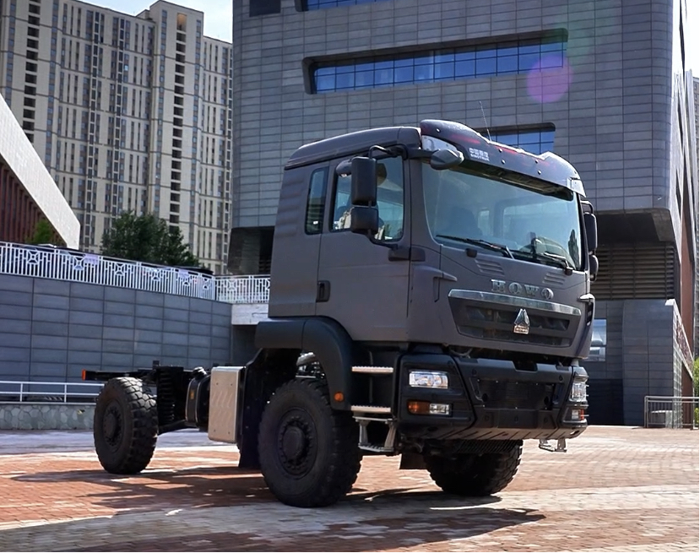 中國重汽豪沃中型4×4獨立懸架越野車：荒野主宰，肆意馳騁！.png