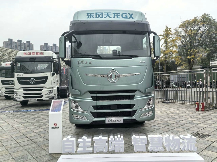 東風(fēng)天龍GX高端牽引車2.jpg