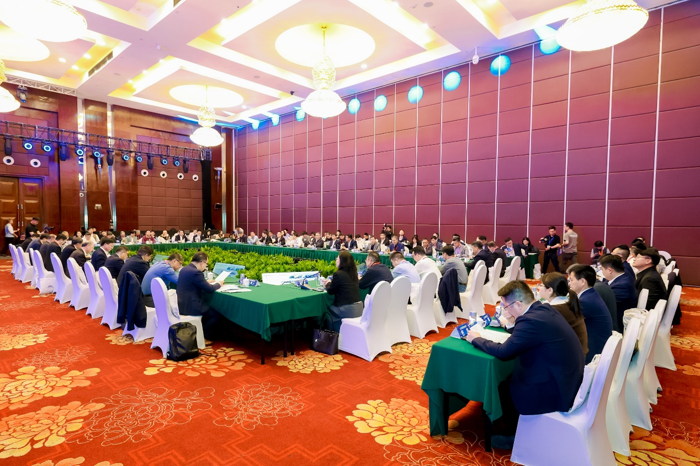 閉門(mén)會(huì)議成功召開(kāi)，2025商用車(chē)產(chǎn)業(yè)發(fā)展會(huì)議在湖北十堰拉開(kāi)帷幕4.png