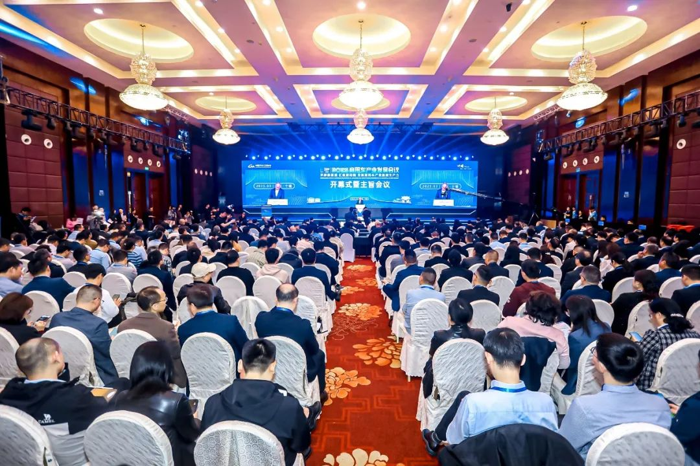 2025商用車(chē)產(chǎn)業(yè)發(fā)展會(huì)議在湖北十堰開(kāi)幕.png