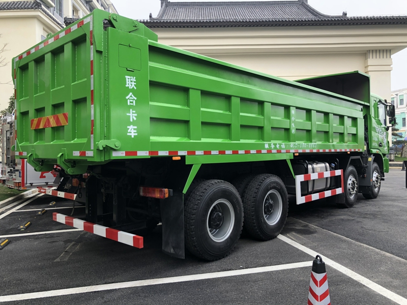 聯(lián)合卡車8×4 390馬力柴油城建渣土運輸車