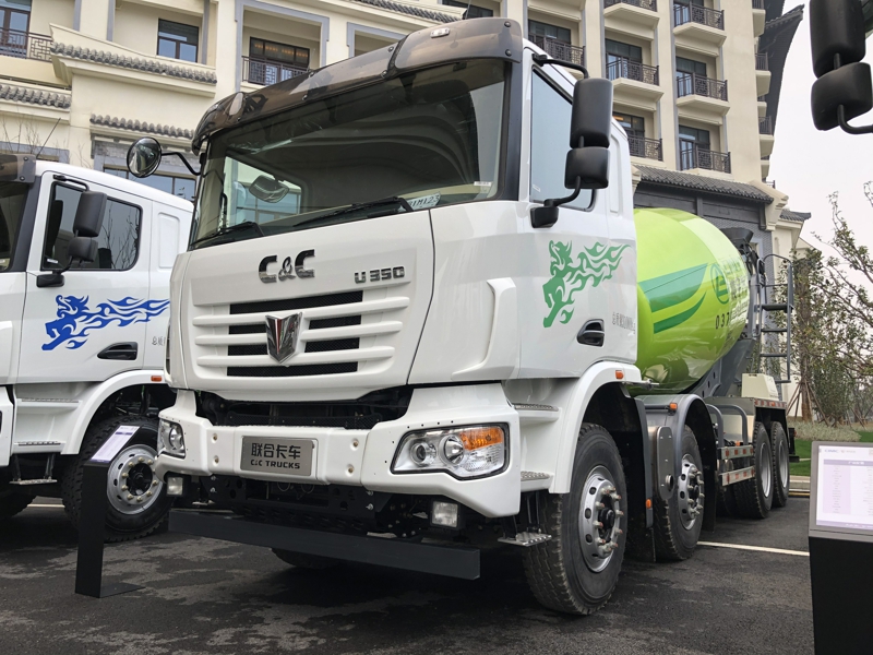 聯(lián)合卡車U+ 8×4 350馬力柴油混凝土攪拌車，8方或10方