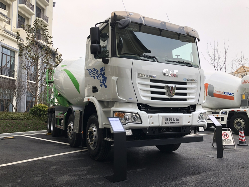 聯(lián)合卡車8×4 LNG國六混凝土攪拌車，14方