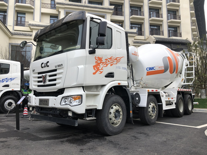 聯(lián)合卡車8×4 350馬力國六柴油混凝土攪拌車，10方