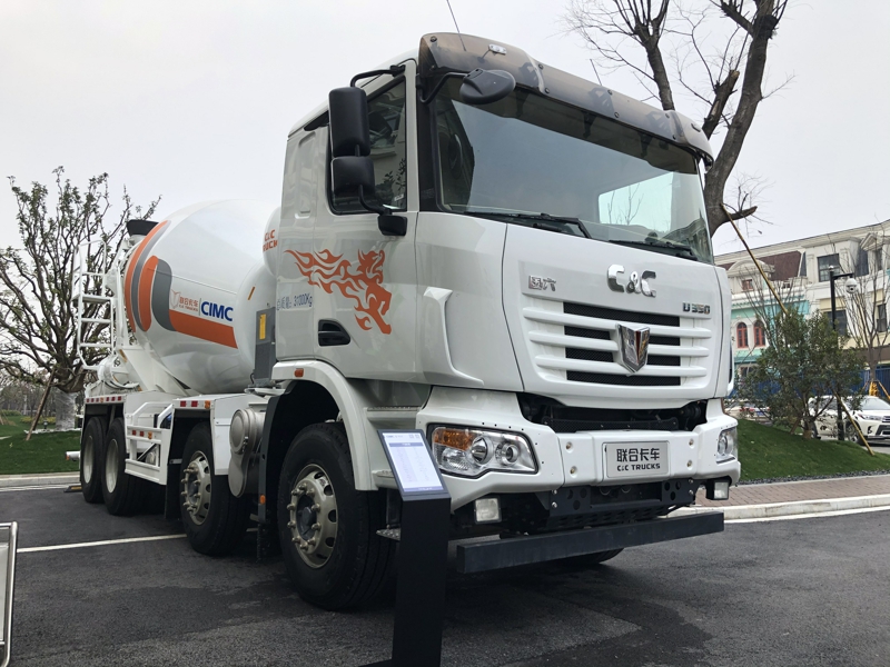 聯(lián)合卡車8×4 350馬力國六柴油混凝土攪拌車，10方