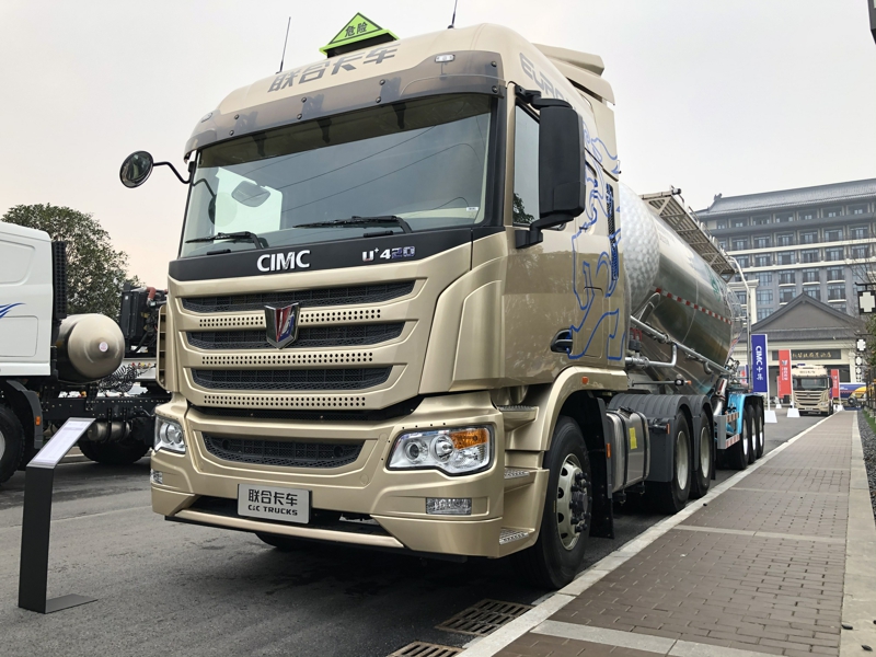 聯(lián)合卡車U+ 6×4 420馬力?；愤\輸牽引車