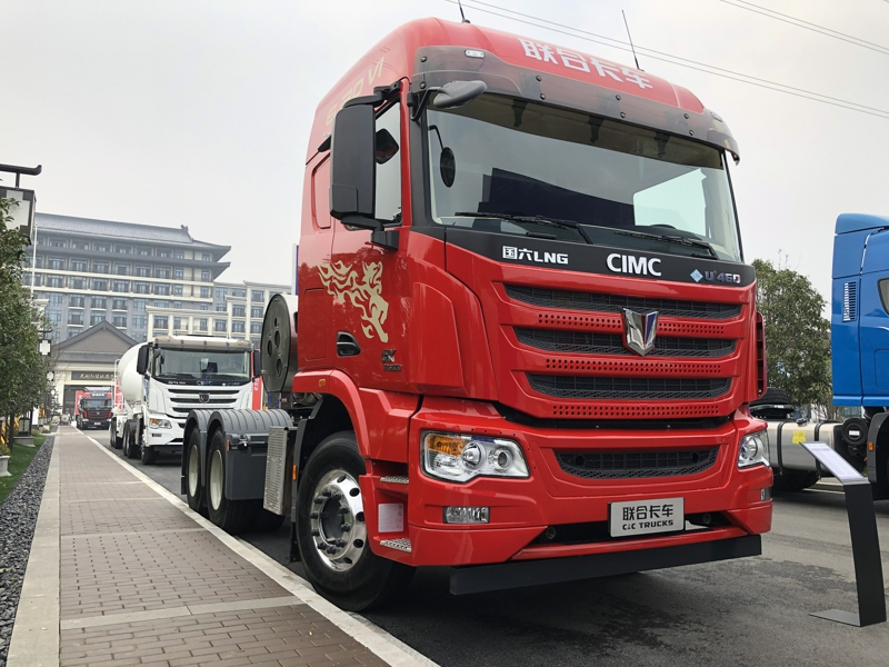 聯(lián)合卡車U+ 6×4 460馬力國六LNG散裝水泥運輸牽引車