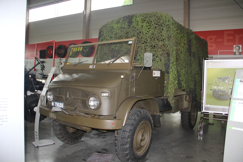 1955年生產(chǎn)的烏尼莫克404系列越野軍用卡車，當時被德國和其他歐洲國家軍方大量采購