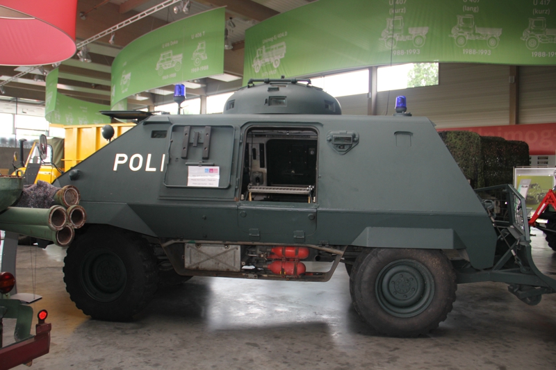 烏尼莫克防爆警車