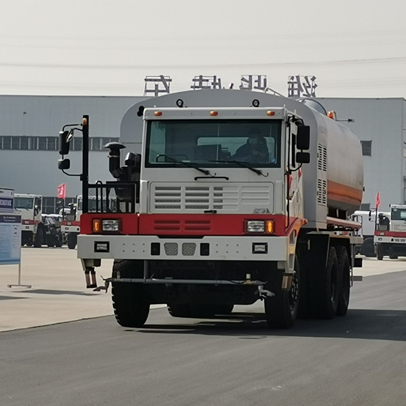 現(xiàn)場(chǎng)展車(chē)