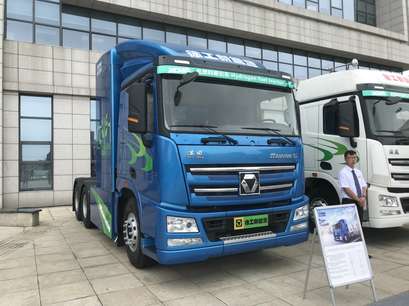 徐工漢風(fēng)G7氫燃料牽引車(chē)