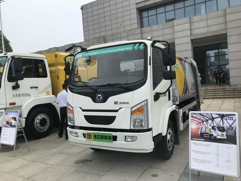 徐工E300 8T壓縮式垃圾車(chē)
