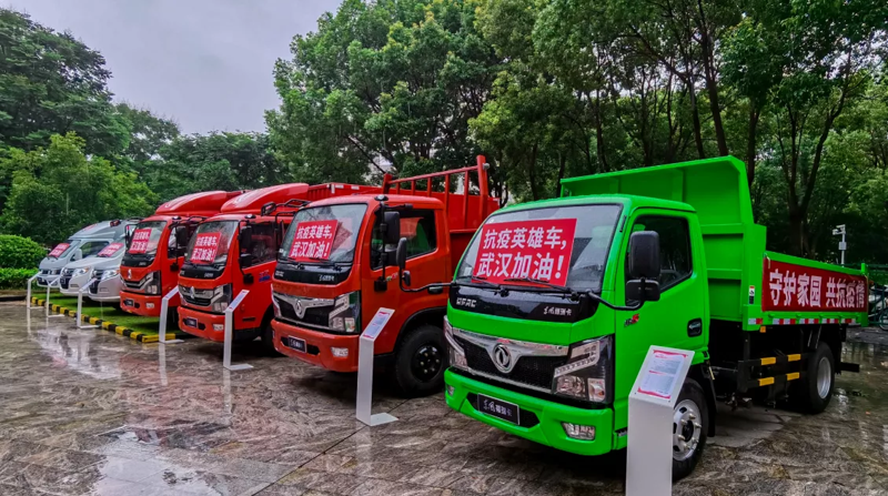 馳援武漢的英雄車