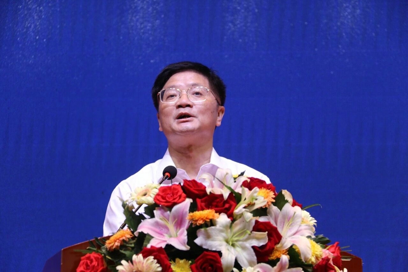 馬鞍山副市長李強(qiáng)致辭，他說，馬鞍山地處皖東，有鋼城、港城、綠城、詩城之稱，是一座鋼鐵城市，工業(yè)化率超過了40%。近兩年，為順應(yīng)節(jié)能環(huán)保綠色發(fā)展的理念，融和電科與華菱星馬強(qiáng)強(qiáng)聯(lián)合、大膽創(chuàng)新，成功研發(fā)了智能換電重卡產(chǎn)品，與我們的城市定位高度契合，馬鞍山市將一如既往地支持華菱星馬發(fā)展，發(fā)揮出最大的產(chǎn)業(yè)帶動效應(yīng)。