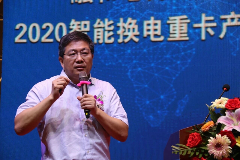 中電投融和融資租賃有限公司總經(jīng)理、上海融和電科融資租賃有限公司董事長蔡寧發(fā)表了題為《綠能革命，共贏發(fā)展》的演講，從時代發(fā)展的角度指出“綠色發(fā)展已成為趨勢所向”，他表示：“綠能革命是要打造新能源領(lǐng)域開發(fā)、建設(shè)、運(yùn)營一體化產(chǎn)融服務(wù)平發(fā)電臺，打造全場景適用的標(biāo)準(zhǔn)化儲能產(chǎn)品，助力平價時代到來，超前領(lǐng)先一公里，推動新能源智慧交通行業(yè)變革，拓展非電環(huán)保業(yè)務(wù)，推進(jìn)能源可利用可循環(huán)，進(jìn)軍信息通訊領(lǐng)域，以綠色能源鏈接萬物，以生態(tài)賦能，達(dá)到共贏發(fā)展。”
