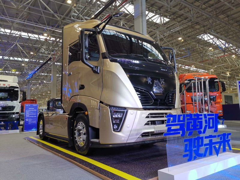 重汽黃河X7 4×2牽引車，搭載重汽MC13H發(fā)動機，國六