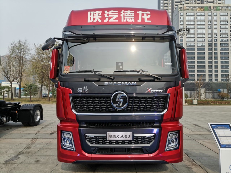 德龍X5000 6×4 490馬力國六超值版牽引車